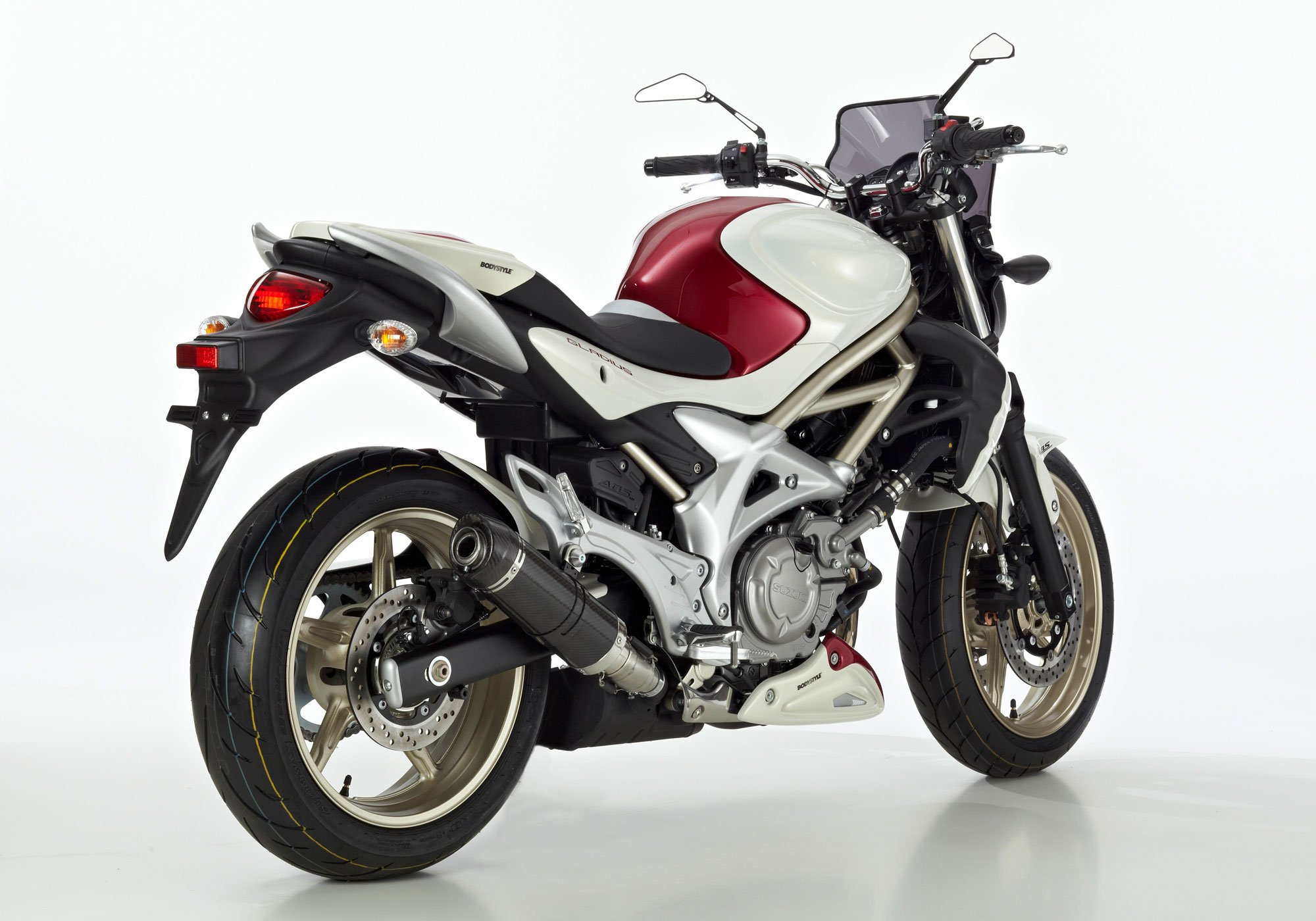 Scarico SUZUKI Gladius 650 2009 2010 2011 2012 2013 2014 2015 2016 SHARK Street GP Slip on terminale di scarico carbonio colore carbonio 4MOTO.EU